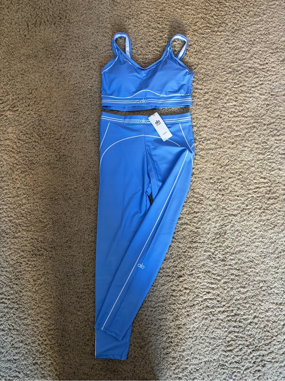 Alo Yoga Airbrush Heart Throb Sports Bra and Leggings Matching Set - Blue/White
